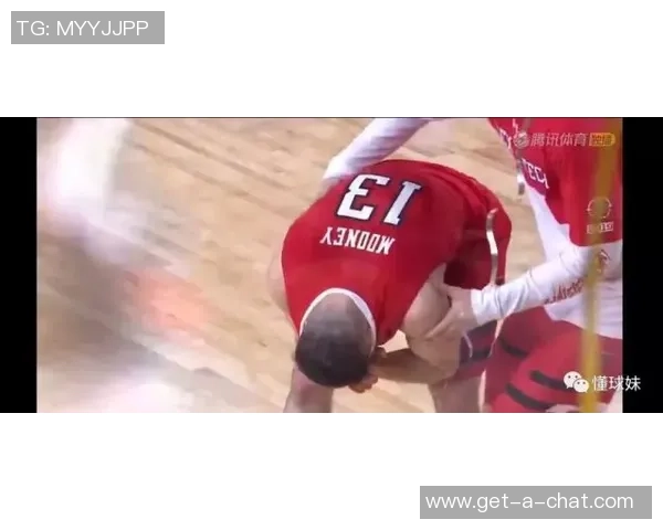 厕所里的篮球帅哥与尿液的奇妙碰撞引发的搞笑故事