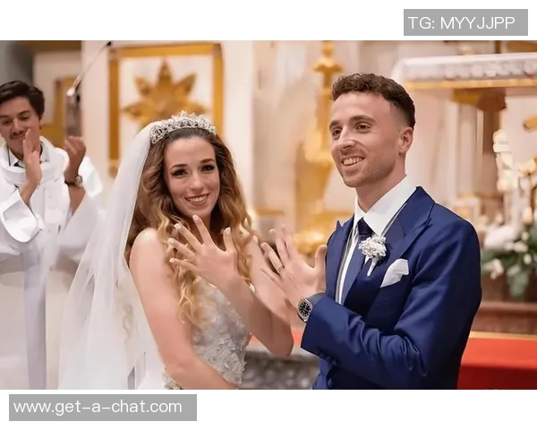 在绿茵场上绽放爱的誓言足球元素婚礼的浪漫与激情