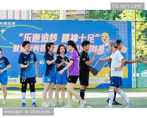 展现激情与团队精神足球服广告引领时尚潮流与运动风尚